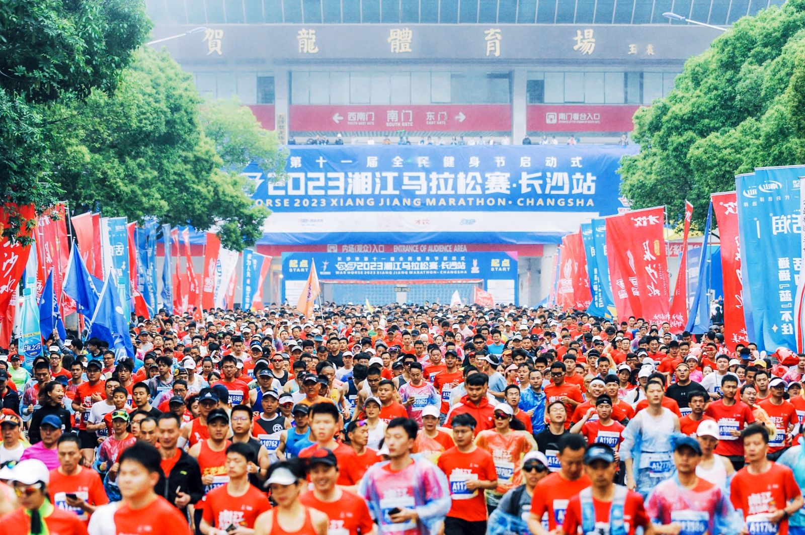 敢為人先·與湘江奔跑！戰(zhàn)馬2023湘江馬拉松賽長沙站圓滿落幕